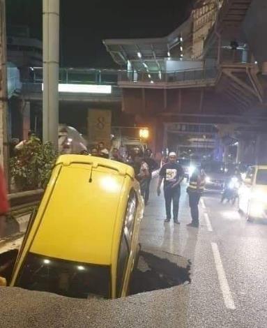 말레이 쿠알라룸푸르에 대형 싱크홀…달리던 차량 빠져