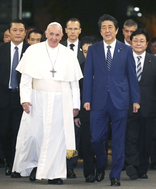 日 아베 만난 교황 "국가간 분쟁, 대화만이 해결 가능"