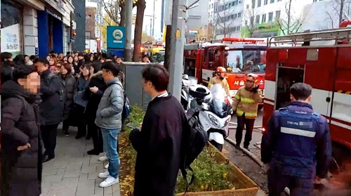 서울 종각역 근처 빌딩 화재로 500여명 대피…"담뱃불 추정"