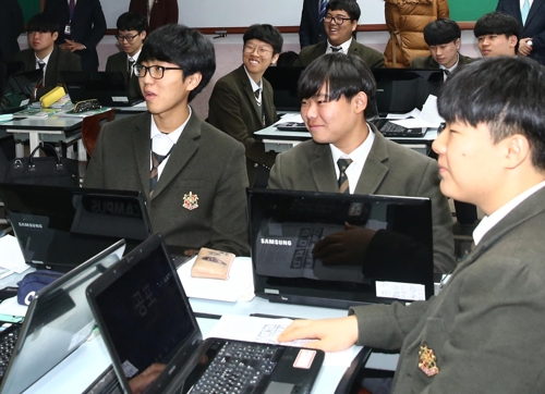 "수업 골라 듣는 고교학점제로 꿈 찾았어요…대입제도 바뀌어야"