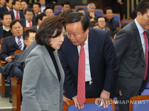 필리버스터·총사퇴·단식…한국당 '패스트트랙 저지전략' 고심(종합)