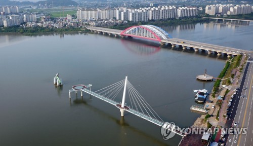 춘천 소양강 스카이워크에 '빛의 쇼' 야간 경관조명 설치