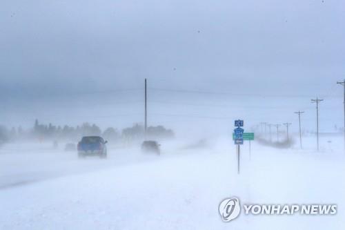 美추수감사절 연휴 악천후…'폭탄 사이클론'에 곳곳서 발묶여