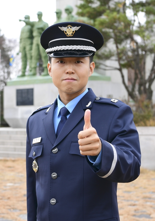 공군 학사사관후보생 196명 임관…장연준 소위 등 화제