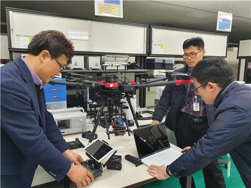 드론으로 대청호 녹조 원격 탐사…식수원 관리 기여