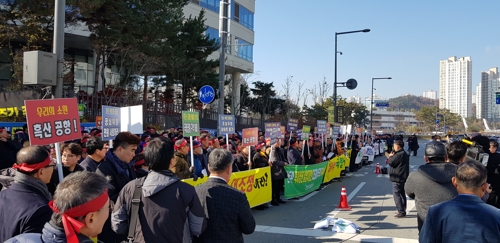 "흑산공항 더 기다릴 수 없다"…신안주민들 세종청사서 집회