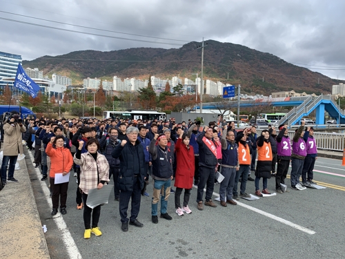 한국GM 비정규직지회 "근무체계 전환 중단하고 대량해고 멈춰라"