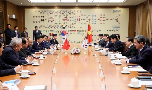 베트남 총리 "인프라사업에 한국 기업 참여할 수 있도록 제도화"