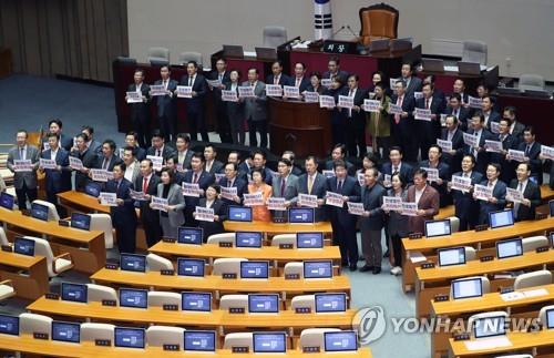 한국당 "與 민생법안 처리요구 거절"…필리버스터 강행 여론전(종합)