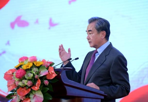 中 왕이, 유라시아 국가들에 "역사의 바른편에 서라"
