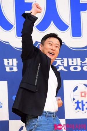 [TEN PHOTO]이수근 &#39;파이팅 넘치는 축구팀 주장&#39;