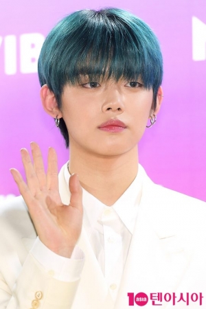 [TEN PHOTO]TXT 연준 &#39;눈과 머리색 맞췄어요&#39;