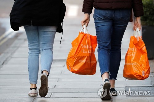 '친환경 쇼핑백'의 역설…英 슈퍼마켓 비닐사용량 되레 증가