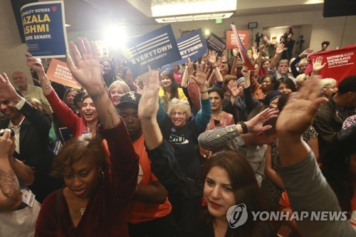 '美 대선풍향계' 지방선거서 민주당 승리…트럼프에 경고음(종합)