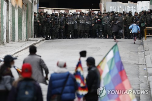 [르포] 도심에서 다이너마이트가 '쾅'…전쟁터 같은 혼돈의 볼리비아