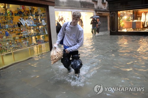 기후변화로 수몰 위기 직면한 伊베네치아…'모세'가 구할까