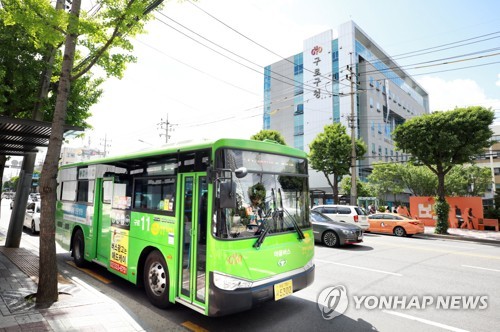 "버스에서 '짜증 1순위'는 새치기…2위는 넓은 자리 차지"