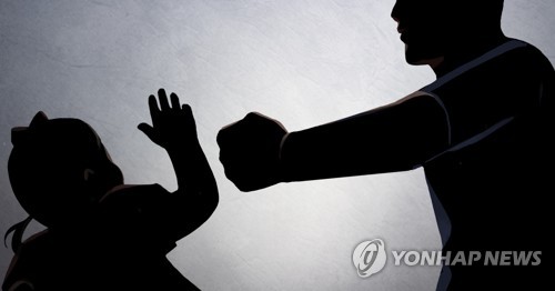 "줄넘기도 못 해" 초등생 제자 때린 담임, 700만원 벌금형