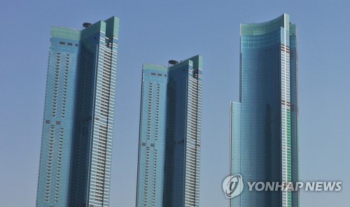 [현장 In] "아직 공사판 vs 예정대로" 해운대 엘시티 입주 놓고 논란