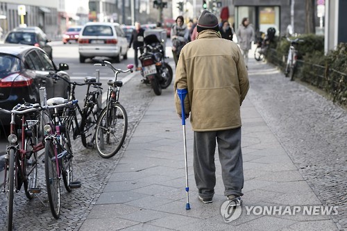 獨, '기본연금제' 도입키로…기초생활수급액 이상 보장