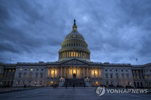 홍콩 시위 격화 속…美상원, '홍콩인권법' 만장일치 통과