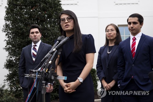 美백악관 초청받은 탈북자 "김정은, 칭찬받을 자격 없다"