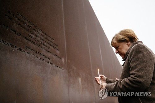 장벽붕괴 기념일에 메르켈 "동서격차 해소, 반세기 더 필요"(종합)