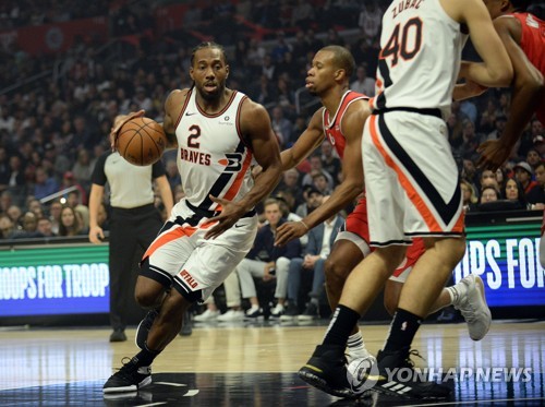 NBA, 레너드 몸 상태 관련 말 바꾼 클리퍼스에 벌금 5천700만원