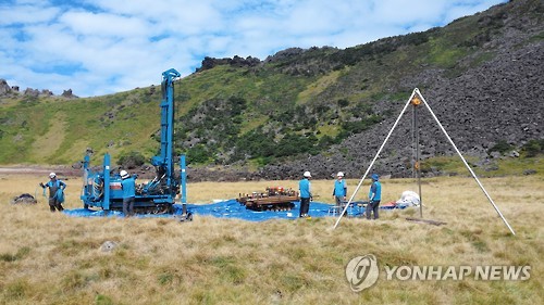 한라산 17만년 걸쳐 화산활동 결과 형성…"태고 비밀 풀 보물"