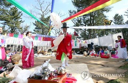 [#꿀잼여행] 제주권: 가을 바람 부는 날…은빛 억새 물결의 화려한 군무