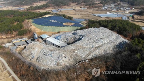 정부·지자체, 의성서 '쓰레기 산' 처리 현장 점검 회의