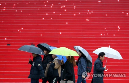 [날씨] 12월 첫날, 전국 흐리고 곳곳에 눈·비