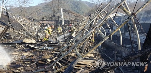 괴산 양계장서 불…병아리 2만4천마리 소사