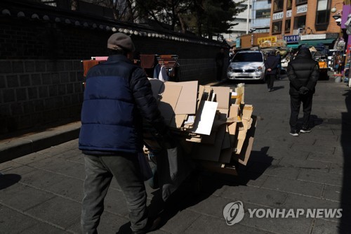 저소득층 소득 2분기 연속 증가…근로소득은 7분기째 내리막