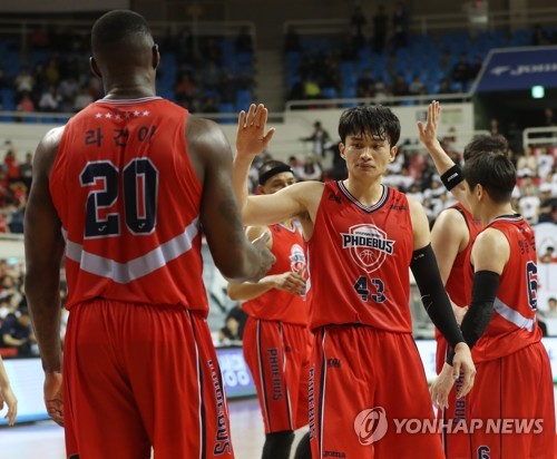 이대성·라건아 전격 KCC행…KBL 역대 '대형 트레이드' 사례는