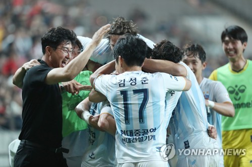 '여기서 끝내' 울산 vs '막판까지' 전북…23일 운명의 37R 대결