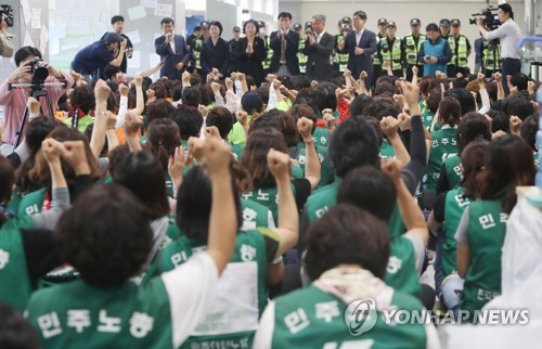 민주노총 "공공부문 정규직화, 자회사 말고 직접고용으로"