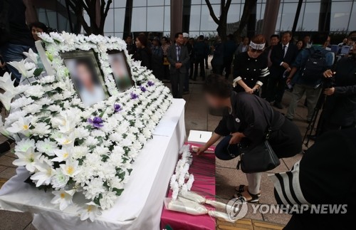 탈북민 모자, 4개월만에 장례식…시민들 추모발길 이어져