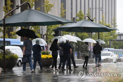 전국에 비 내리고 곳곳 천둥·번개…낮 10∼20도