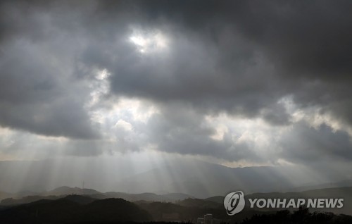 [날씨] 내일 낮 서쪽부터 비…밤에는 전국으로 확대