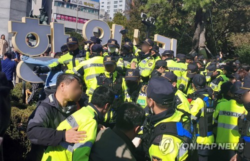 부산 항일거리 현판 놓고 시민사회단체·관할구청 갈등