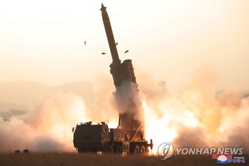 北, 세 번째 초대형 방사포 연속시험사격…이번엔 "성공적"