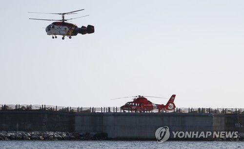 "추락 헬기 동체 온전한 형태 아냐…실종자 추정 시신 1구 발견"