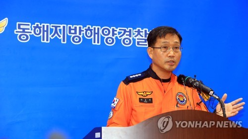 [일문일답] 해경 "독도 추락헬기 실종자 시신 3구, 포화잠수로 인양"