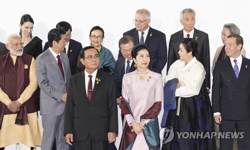 日언론 "韓, 美보여주기식" 방콕 정상환담 깎아내려