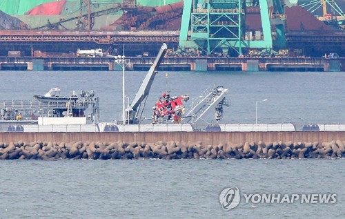 독도해역 인양한 소방헬기 포항서 김포공항 이송 준비 중