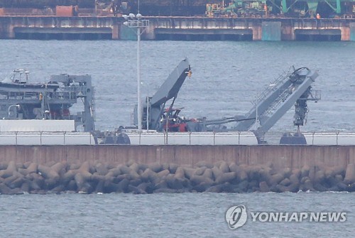 독도해역 인양한 소방헬기 포항서 김포공항 이송 준비 중