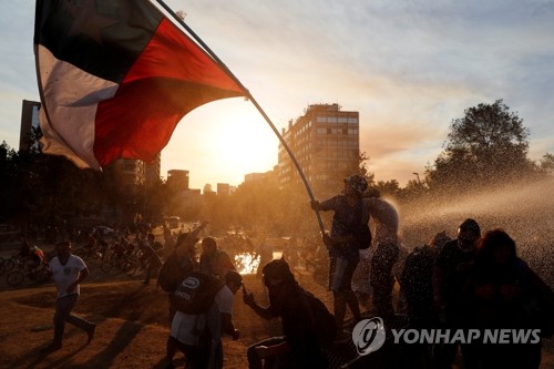 칠레 정부, '시위 사태' 장기화 속 개헌 착수 결정