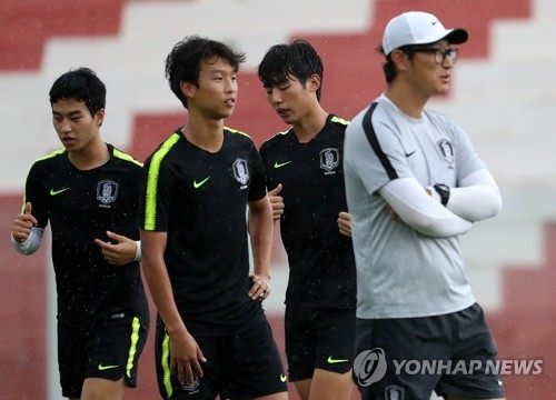 한국 U-17 축구 '우승 꿈은 살아있다'…앙골라와 8강 길목 대결