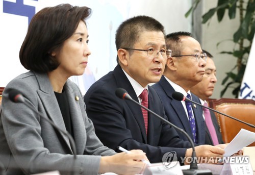 한국당 "靑참모 파면" 공세에 與 "국회개혁" 맞불…국회 '삐걱'